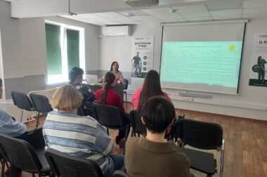 24 апреля в КГБУ СО «ЦСОН» состоялась встреча с волонтёрами Красноярского колледжа отраслевых технологий и предпринимательства.
